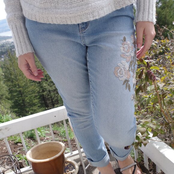 Chico's Embroidered Women's Jeans Ankle - Picture 6 of 7